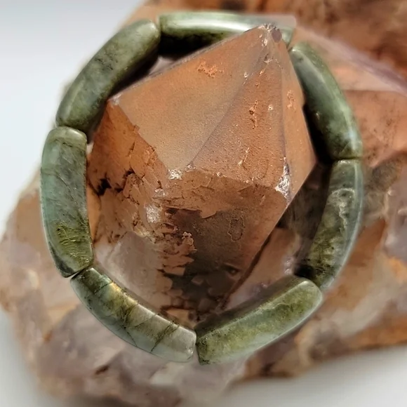 16*9*27.7mm Natural Labradorite Rainbow Light Crystal Gemstone Bracelet Unisex - Picture 7 of 7